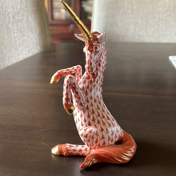 Herend rust fishnet unicorn with24K accents - Picture 3 of 8